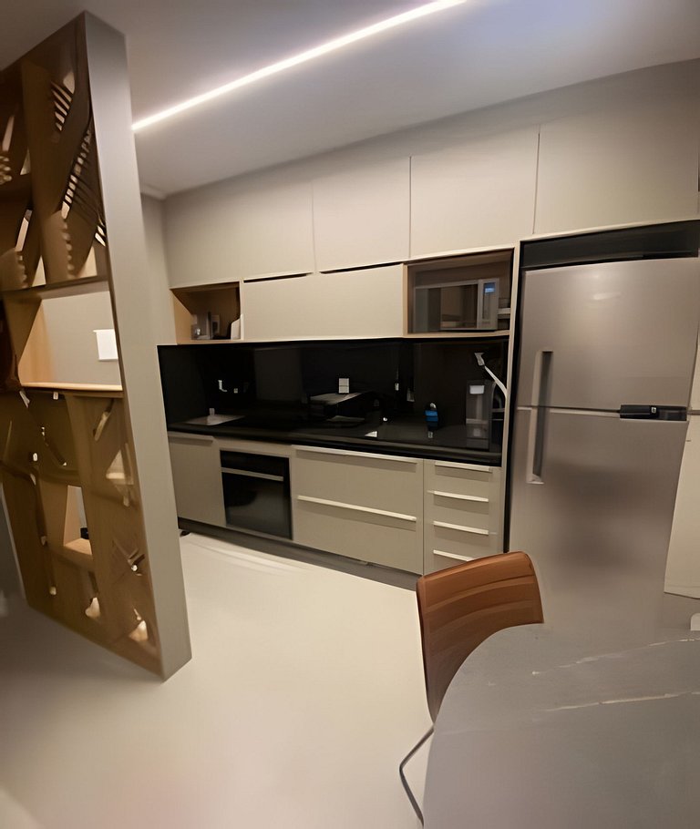 Apto Luxuoso a 100m do Mar – Piscina e Jacuzzi