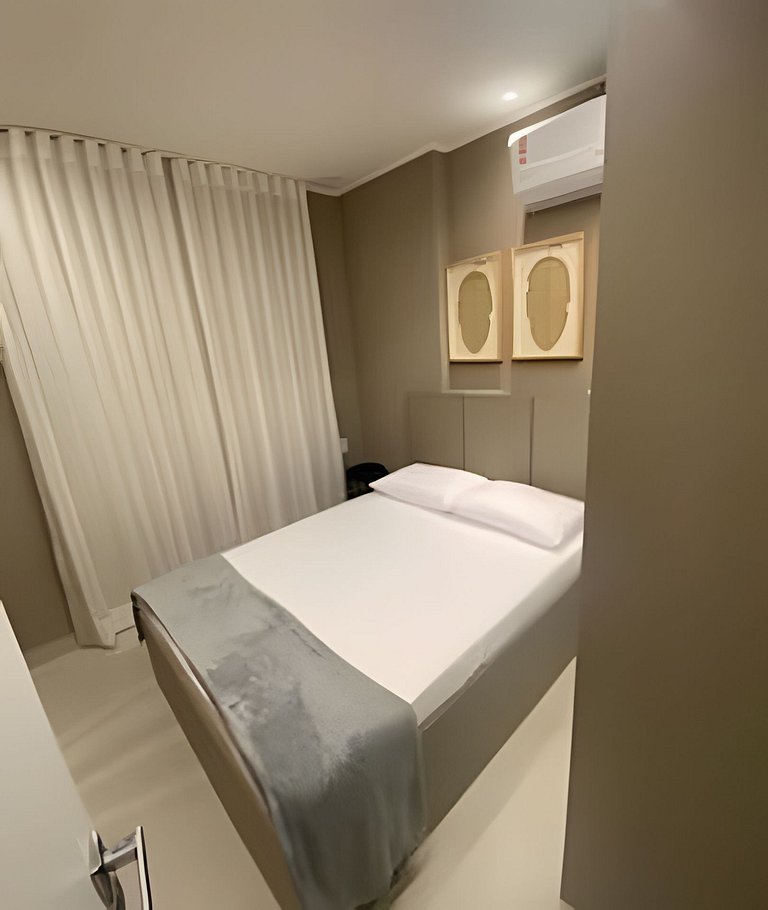 Apto Luxuoso a 100m do Mar – Piscina e Jacuzzi