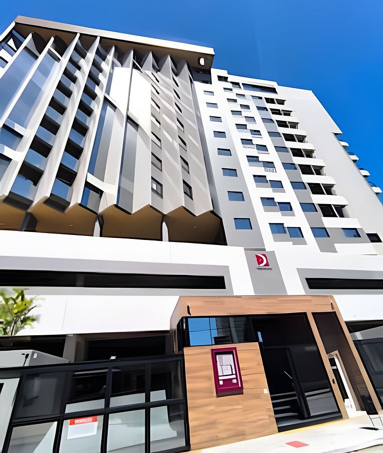 Apto Luxuoso a 100m do Mar – Piscina e Jacuzzi