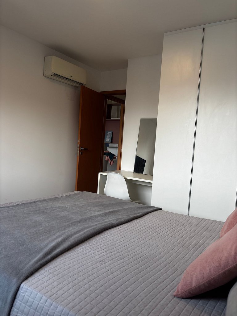 Edf. Moscato | Apto quarto e sala com varanda