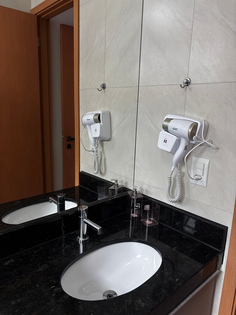 Edf. Moscato | Apto quarto e sala com varanda